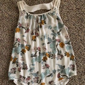 Maurice’s shirt size M